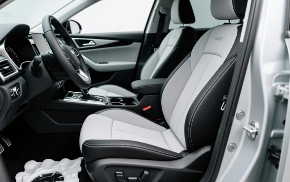 汽车驾驶座椅下面口子是干嘛的,座椅下面三个塑料口子有什么用 汽车驾驶座椅下面口子是干嘛的