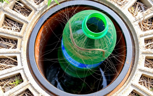 怎么用瓶子做下水道的口子