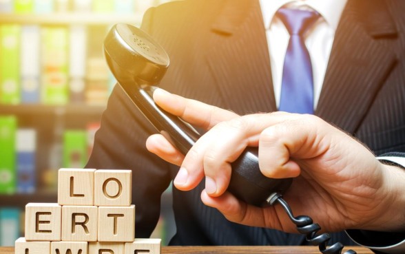 贷款没逾期就打联系人电联合法吗