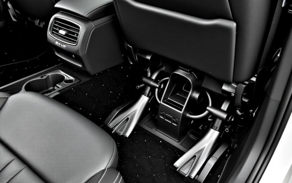 前排座椅下面的口子是干什么用的