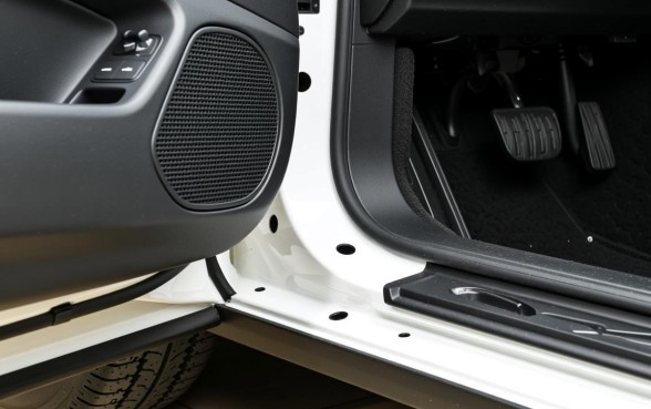 车门下边的三个小口子是什么意思