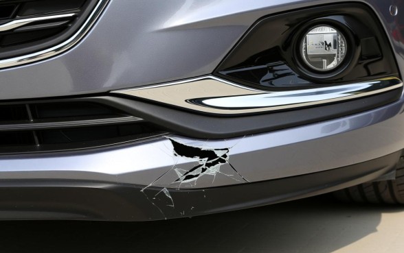 科鲁兹下裙边撞破10cm怎么修