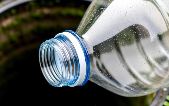 怎么用瓶子做下水道口